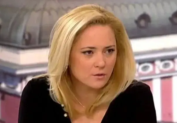 Лора Крумова си смени името