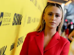 Мария Бакалова снима с шефа на Бонд