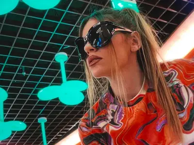 Михаела Филева показа задните си части за ЧРД