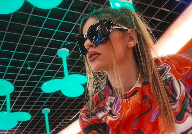 Михаела Филева показа задните си части за ЧРД