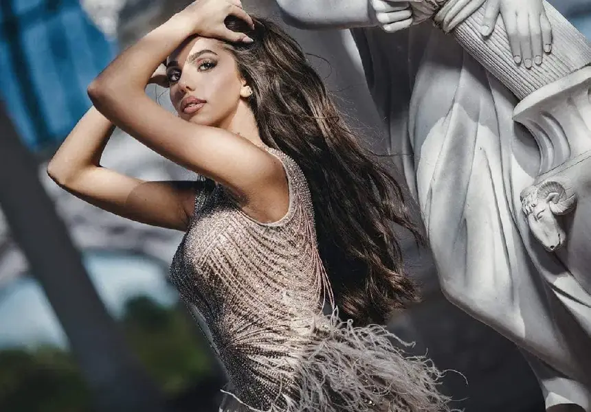 Миската, която оплю Азис и чалгата, се учи да оперира върху свински крачета