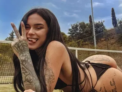 Над 100 татуса има Стефани Разсолков по тялото си