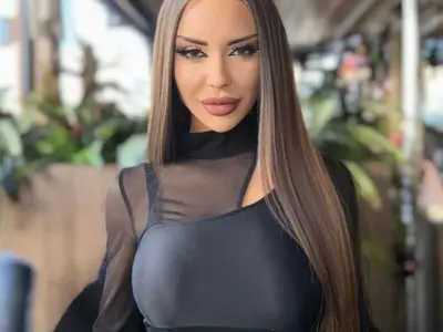 Ориенталската танцьорка Мони Зенгиннер се смъква от 85 на 55