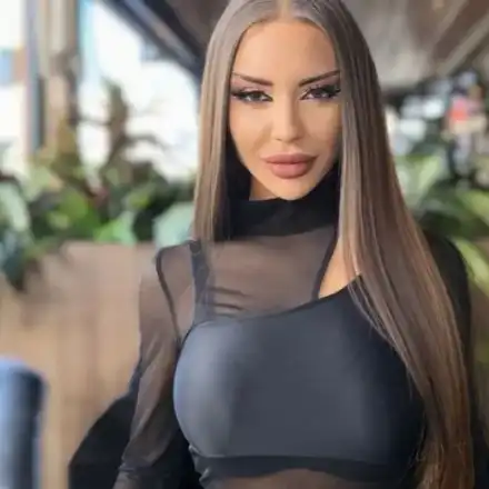 Ориенталската танцьорка Мони Зенгиннер се смъква от 85 на 55