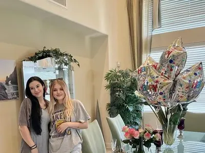 Осиновената дъщеря на Кичка Бодурова навърши 20 години