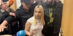Осиновяват и превъзпитават Емили Тротинетката
