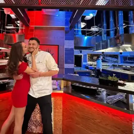 Победителят от \"Хелс китчън\" стяга сватба