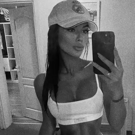 Поли на Благо Джизъса  теши любовна  мъка с фитнес