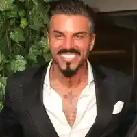 Сървайвъри търсят гадже на Джизъса (Благо обикаля кръчми с „чалга коалицията“)