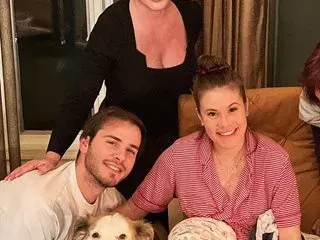 Щерката на Дарина Павлова роди след коварна болест