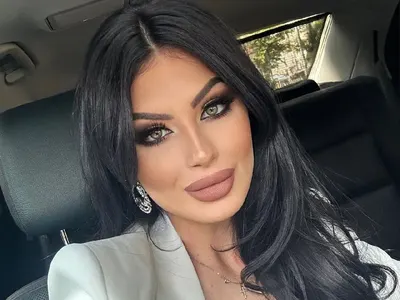 Скромна ли? Тафкова избоде очите с маратонки и чанта за 2 бона (Не обичала да се фука с марки)