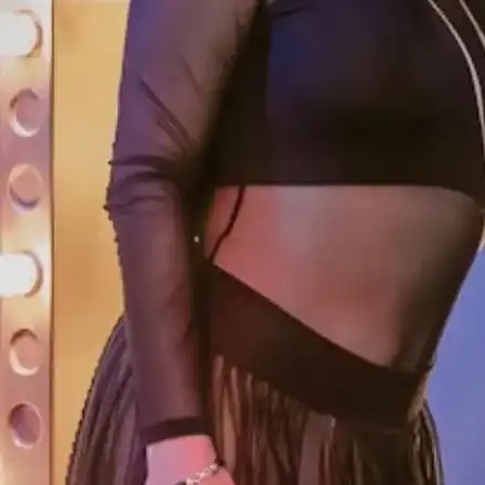 Софи Маринова се окичи  с логото на „Мерцедес”