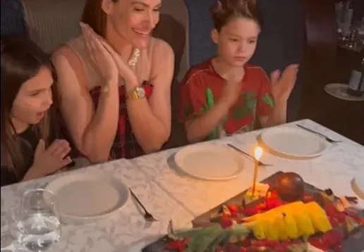 Теди Велинова c ананас за ЧРД