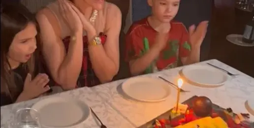 Теди Велинова c ананас за ЧРД