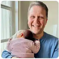 Веско Ешкенази  стана баща на 53 г.