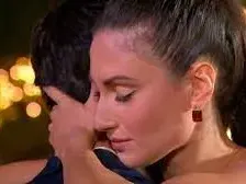 Захвърлена ергенка се залюби след шоуто