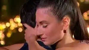 Захвърлена ергенка се залюби след шоуто