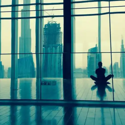 Зара живее на покрива на света