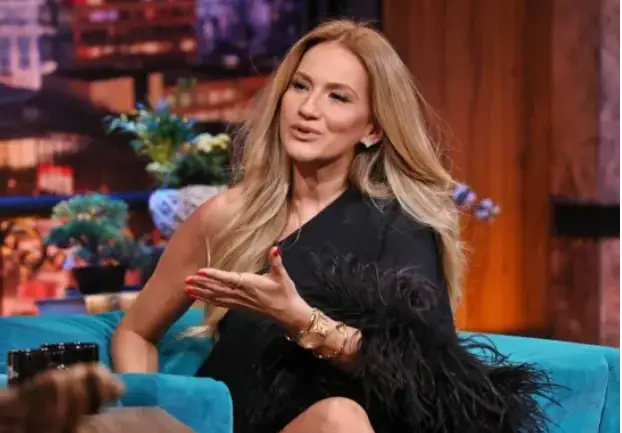 Зейнеб прекъсва  майчинството и  се връща на работа с ексклузивно шоу