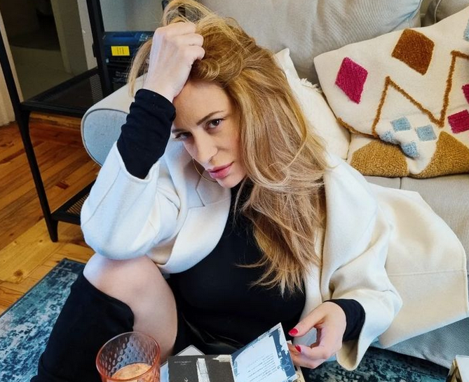 Платена бръмчалка отмъкнала гаджето на Ваня Щерева