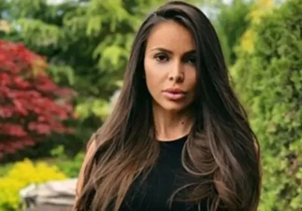 Алисия спи с възрастен турчин