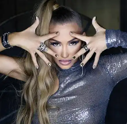 Ариа кара непознати студенти да се целуват