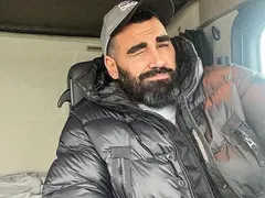 Азис заминава за САЩ, иска да пробие в Холивуд и да се целува с Холи Бери