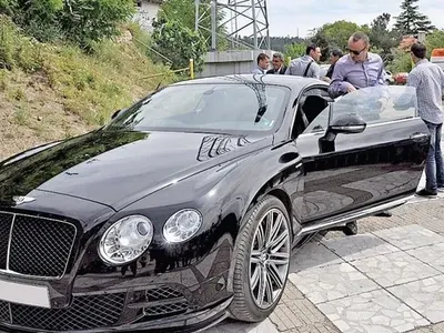 Бербо даде бентлито на баща си