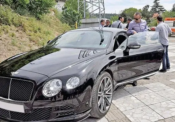 Бербо даде бентлито на баща си