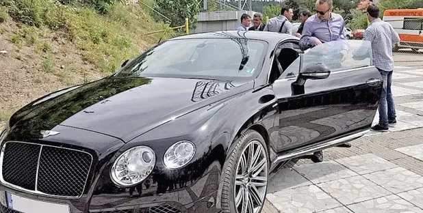 Бербо даде бентлито на баща си
