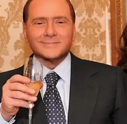 Дарина Павлова сред VIP гостите на погребението на Берлускони (СНИМКИ)