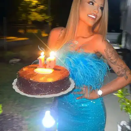 Дива завист: Чалга динозаврите отсвириха най-малката фолк певица