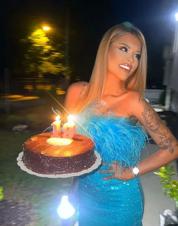 Дива завист: Чалга динозаврите отсвириха най-малката фолк певица