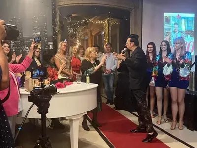 Добри дела: Лорд Евгени Минчев събра пари за „Пирогов“ (Снимки)