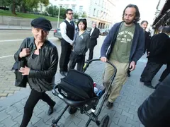 Елена Йончева подкара 60 като самотна майка