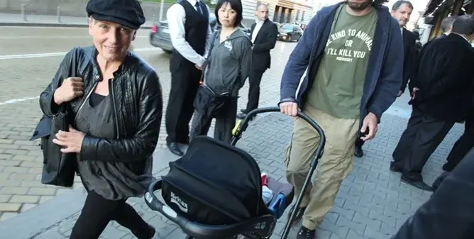 Елена Йончева подкара 60 като самотна майка