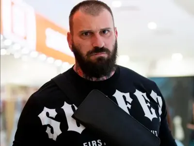 Емо Къртицата прави \"Ергенино\"