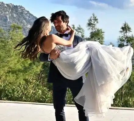 Ергенът и Валерия се разделиха! (Тя казва на друг  „Обичам те!“, пианистът мълчи) СНИМКИ