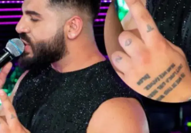 Фики татуира на  ръката си и името  на дъщеря си