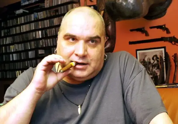 Фънки: Ще продам майка си за пура, въпреки поскъпването на цигарите пушачите ще продължим на пафкаме като луди