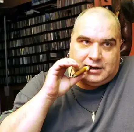 Фънки: Ще продам майка си за пура, въпреки поскъпването на цигарите пушачите ще продължим на пафкаме като луди