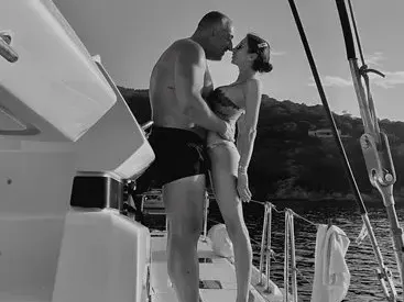 Глезят Симона Пейчева на яхта СНИМКИ