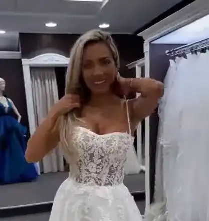 Хайде към олтара: Златка Райкова кръстосва булчинските магазини в Милано (Снимки)