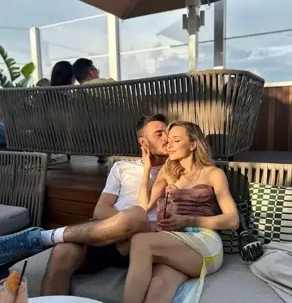 Иво Карамански глези гаджето в Испания