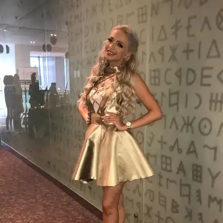 Жанета Осипова тренира с ток