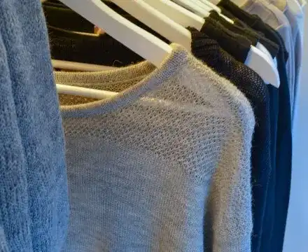 Къде да продадем ненужните си дрехи?