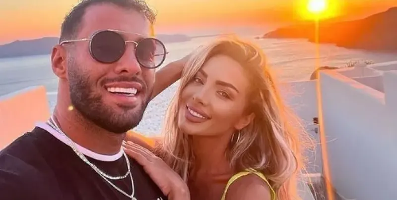 Карен на Златка надебеля с нея