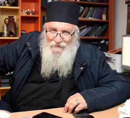 Кой прати в гроба отец Иван?