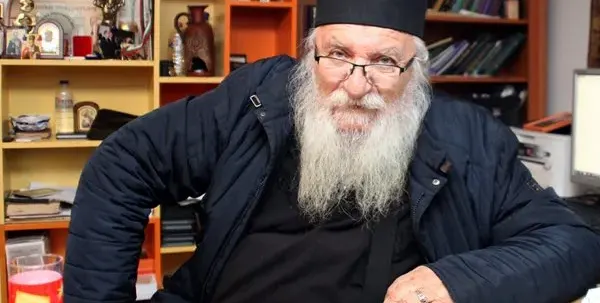 Кой прати в гроба отец Иван?