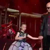 Крисия чака Слави на бала си